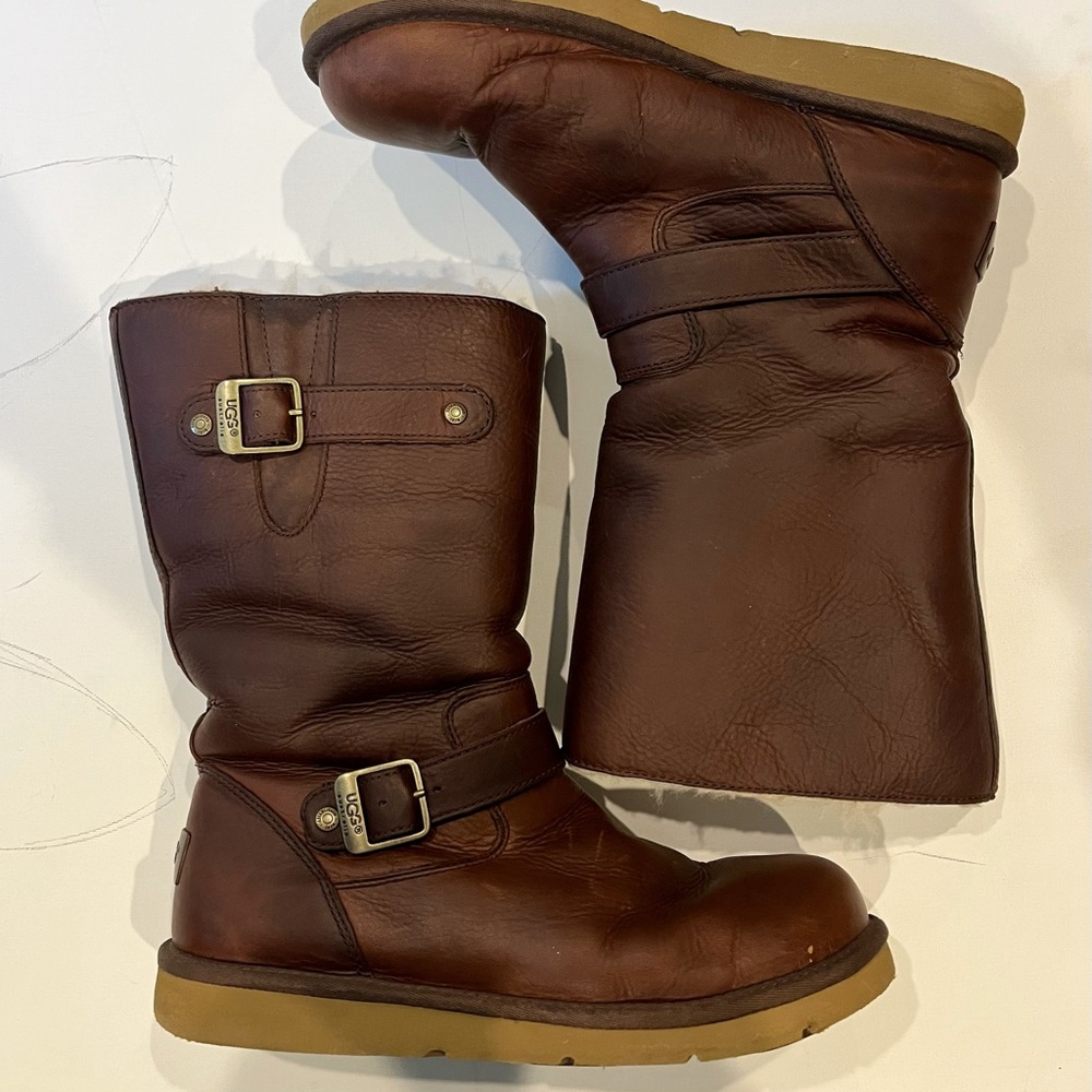 UGG size 9 mid calf Sutter boots leather brown with buckle deatail